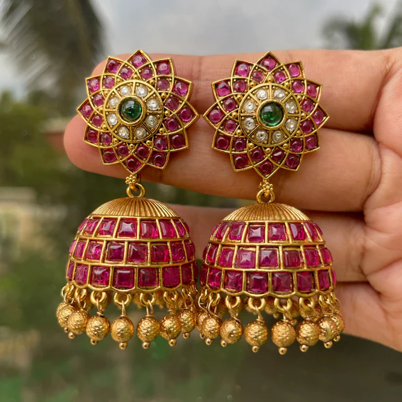 bridal look, Kemp jewellery, necklaces, earrings, maang tikka, bangles, waist belts.